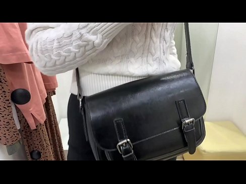 ❤️ Јавна мастурбација на младата кучка FeralBerry со дилдо во фитинг просторијата Секс кај нас mk.hentaidude.ru
